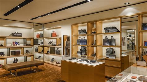 rivenditore louis vuitton piacenza|louis vuitton italy stores.